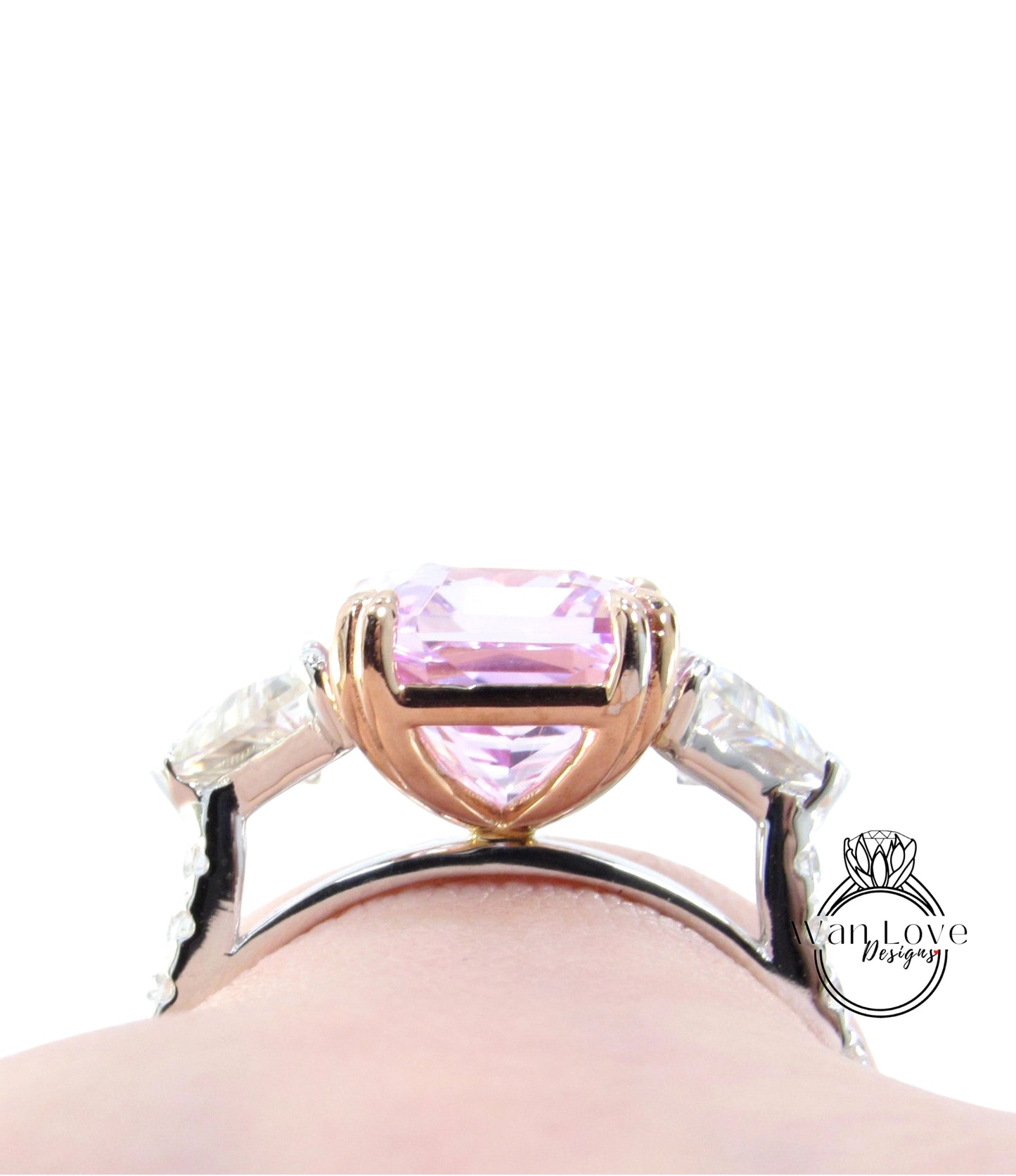 Anello di fidanzamento con triangolo radiante con zaffiro rosa chiaro e moissanite-4ct 10x8mm-Personalizzato-2 toni Oro bianco rosa-Anniversario di matrimonio-Pronto per la spedizione