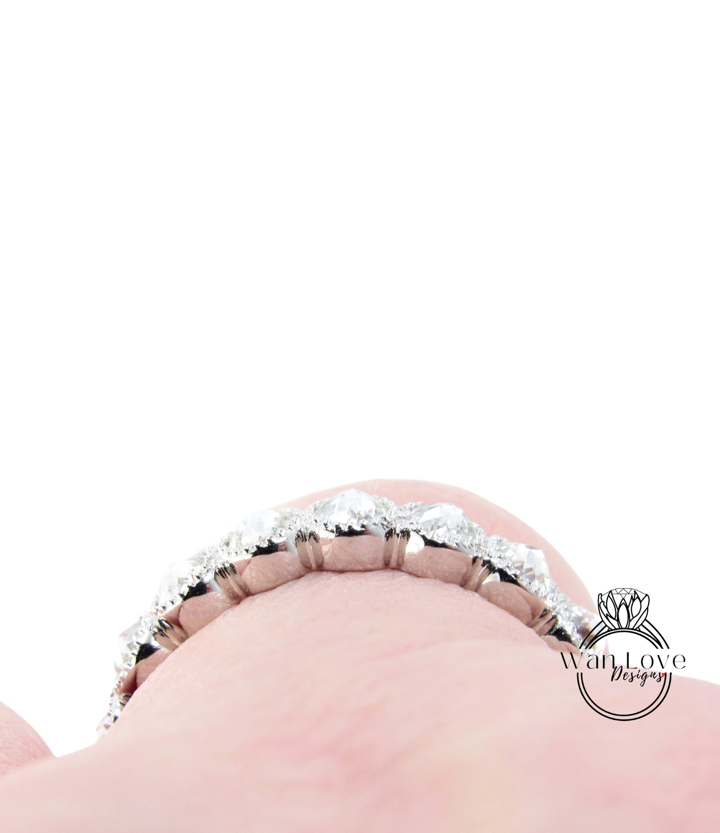 Fede nuziale vintage in moissanite. Moissanite unica, quasi eternità. Anello impilabile antico. Anello nuziale Milgrain abbinato all'anello di promessa di anniversario.