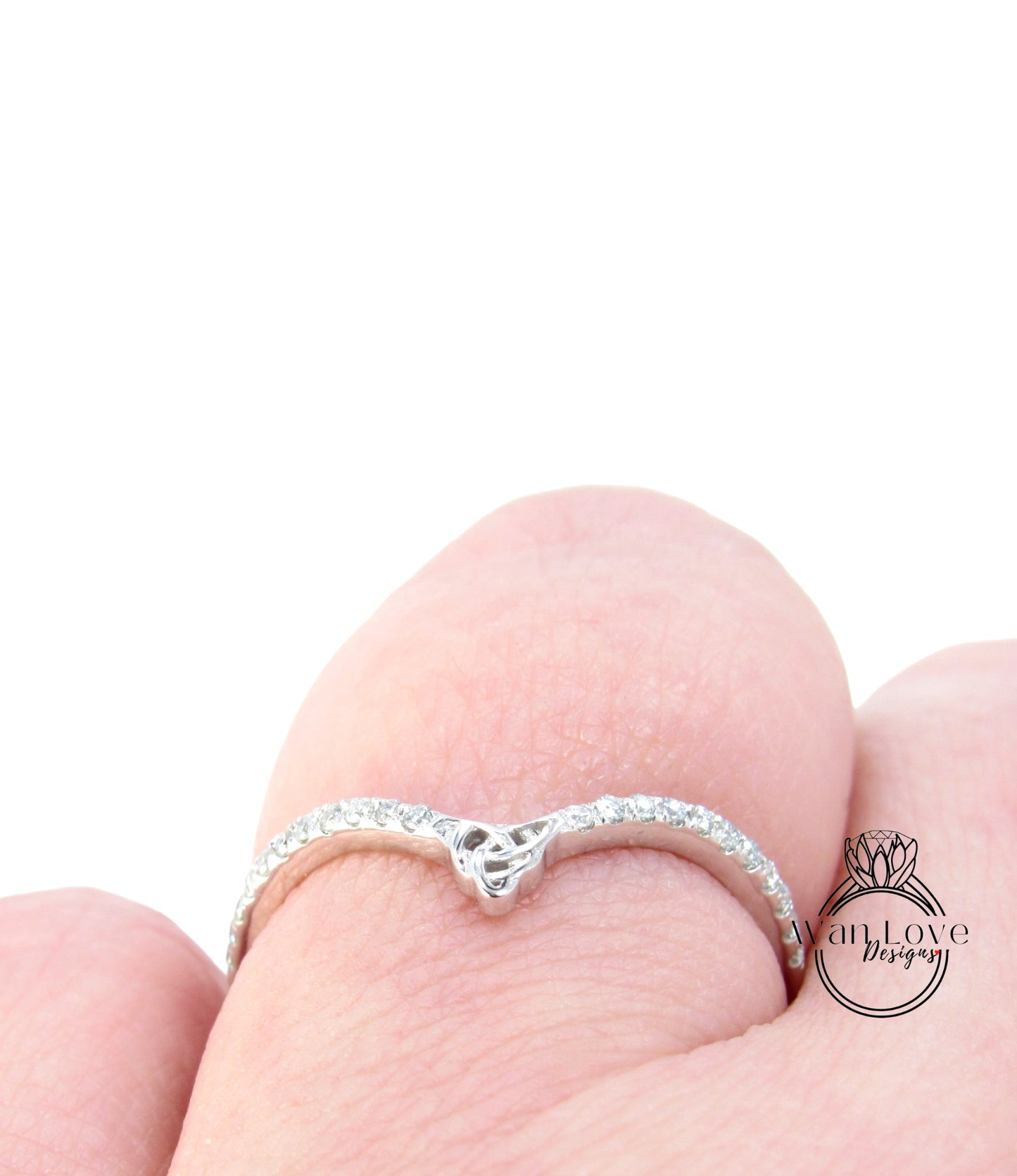Moissanite Celtic Knot V sagomato curvo Nesting Wedding Band Anello mezza eternità banda celtica nuziale corrispondenza banda anniversario promessa banda