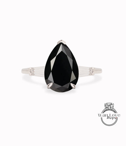 Anello di fidanzamento baguette affusolato con pera moissanite spinello nero 3 pietre preziose, personalizzato-14kt 18kt oro-platino-Weding, WanLoveDesigns