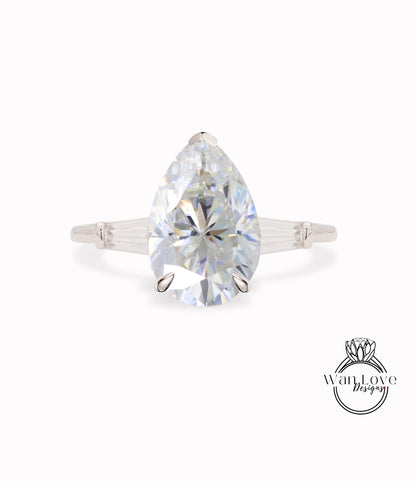 Anello di fidanzamento baguette affusolato con pera Moissanite, 3 pietre preziose, matrimonio personalizzato-14k 18k bianco giallo oro rosa-platino, WanLoveDesigns