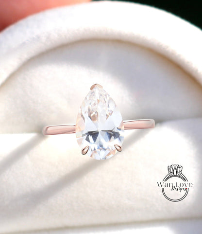 Anello di fidanzamento con gambo semplice con zaffiro bianco e diamante, pera laterale, cesto della cattedrale, personalizzato, oro 18kt 14kt, platino, WanLoveDesigns