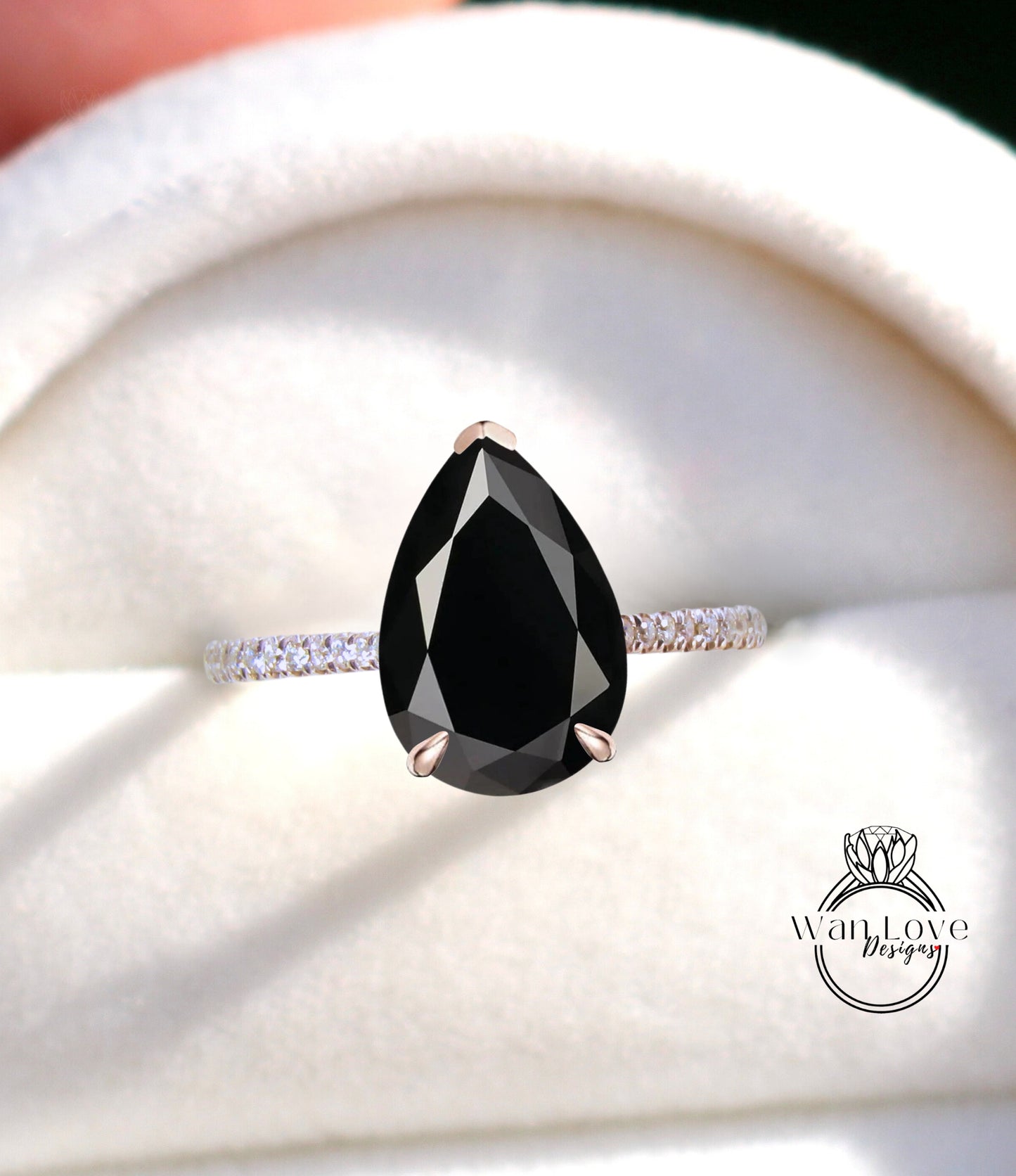 Anello di fidanzamento a metà strada con spinello nero e diamante pera laterale Halo Half Eternity, personalizzato, oro 14kt 18kt, platino, matrimonio, WanLoveDesigns