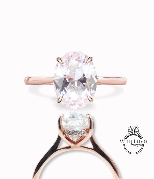 Anello di fidanzamento a fascia semplice con zaffiro rosa chiaro e diamante ovale laterale Halo, personalizzato, oro 14kt 18kt, platino, matrimonio, WanLoveDesigns