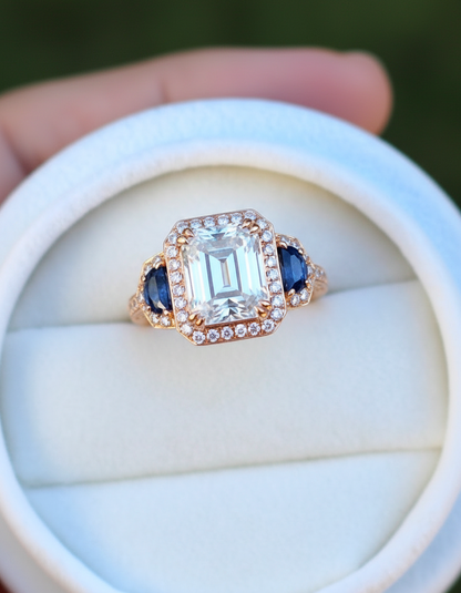 Cuscino allungato Art Déco Anello di fidanzamento Moissanite Anello in oro rosa con tre pietre preziose Anello a mezza luna con diamante Halo Anello di promessa anniversario