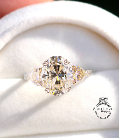 Anello di fidanzamento trilione ovale con diamante Moissanite giallo champagne, 3 pietre preziose, oro giallo rosa bianco personalizzato 14k 18k, matrimonio