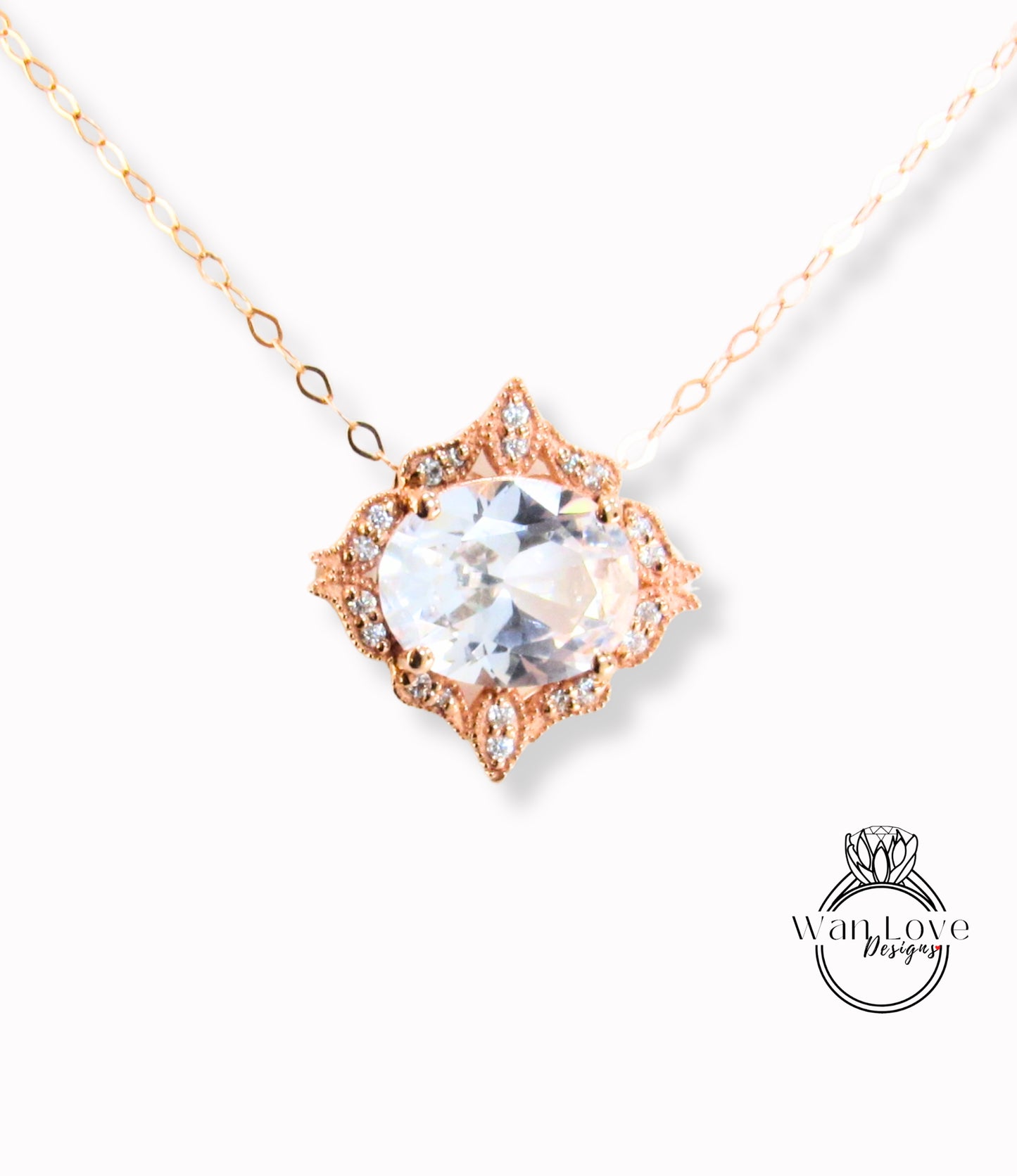 Collana con ciondolo in zaffiro bianco Art Déco. Unico alone vintage in Moissanite. Ciondolo da sposa. Regalo di gioielli per l'anniversario del giorno delle nozze floreale con taglio ovale