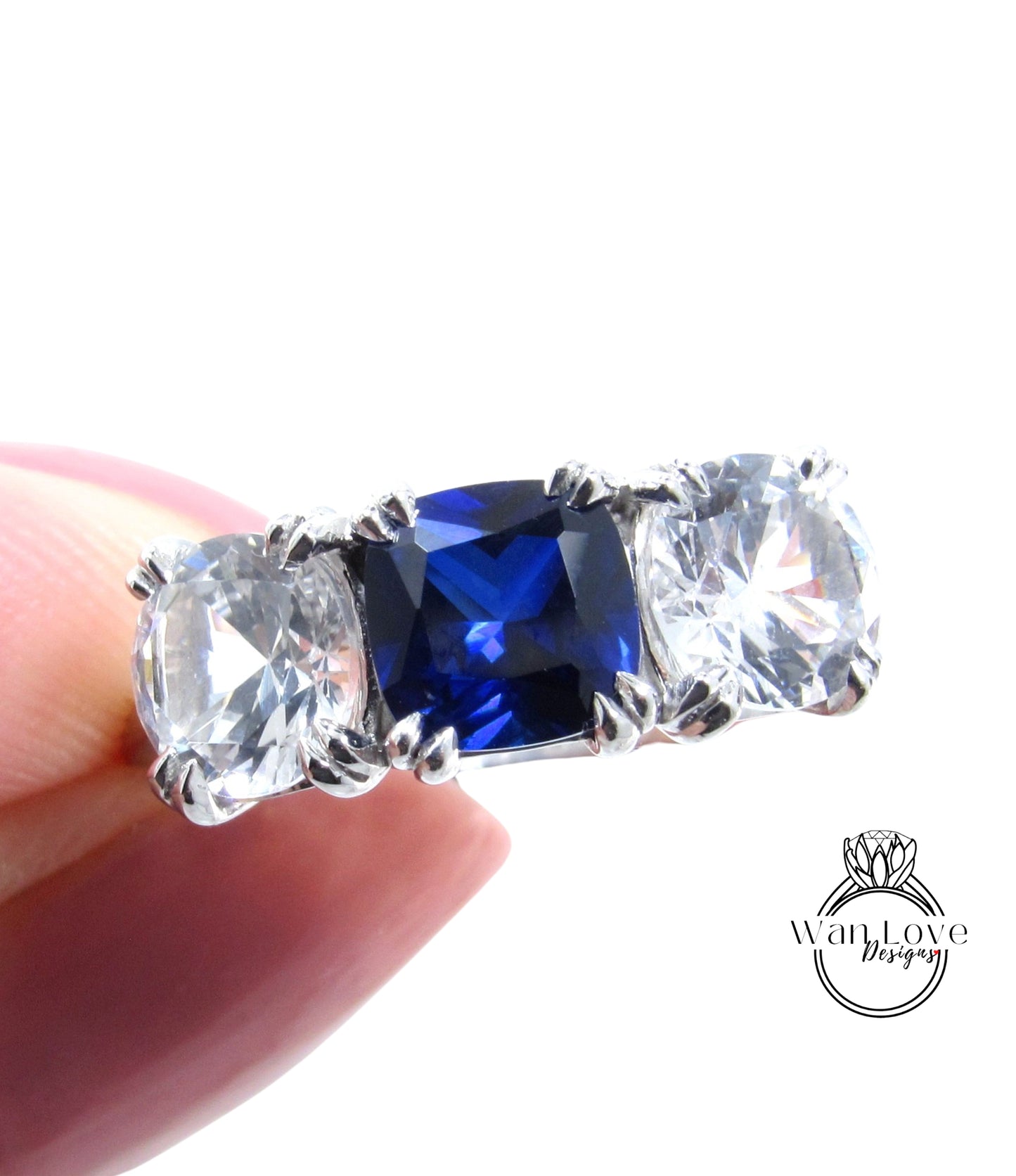 Anello di fidanzamento rotondo con 3 pietre di zaffiro blu e bianco, rotondo, 1,5 ct, 1 ct, 6 mm, argento 925, con rodio, regalo di anniversario personalizzato, pronto per la spedizione