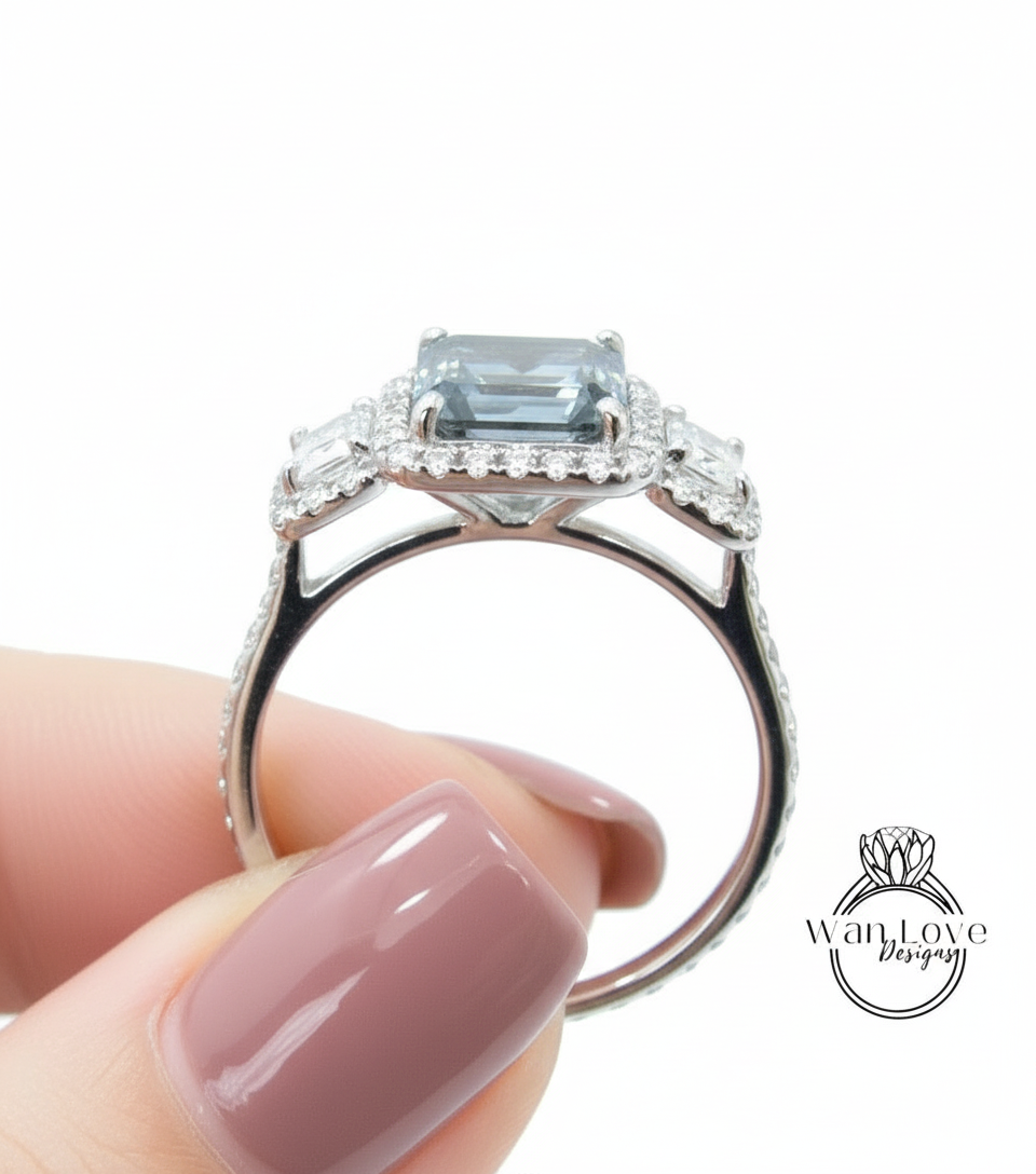 Anello Baguette con Moissanite Grigio Smeraldo Halo e Diamanti, Anello di Fidanzamento Art Déco, Anello con Pietra Laterale con Diamanti, Anello con Tre Pietre Halo con Diamanti