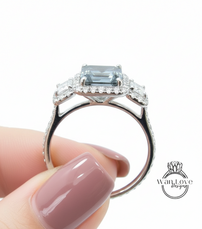 Anello Baguette con Moissanite Grigio Smeraldo Halo e Diamanti, Anello di Fidanzamento Art Déco, Anello con Pietra Laterale con Diamanti, Anello con Tre Pietre Halo con Diamanti