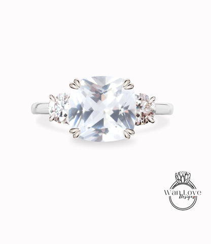 Cuscino con zaffiro bianco e anello di fidanzamento rotondo con 3 pietre-3ct-.75ct-8mm-5mm-14k-18k-bianco giallo oro rosa-platino-anniversario di matrimonio personalizzato