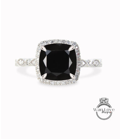 Anello di fidanzamento con spinello nero, anello di spinello con diamanti Cushion Halo, anello di fidanzamento con diamanti con spinello nero, fascia smerlata con foglie Milgrain