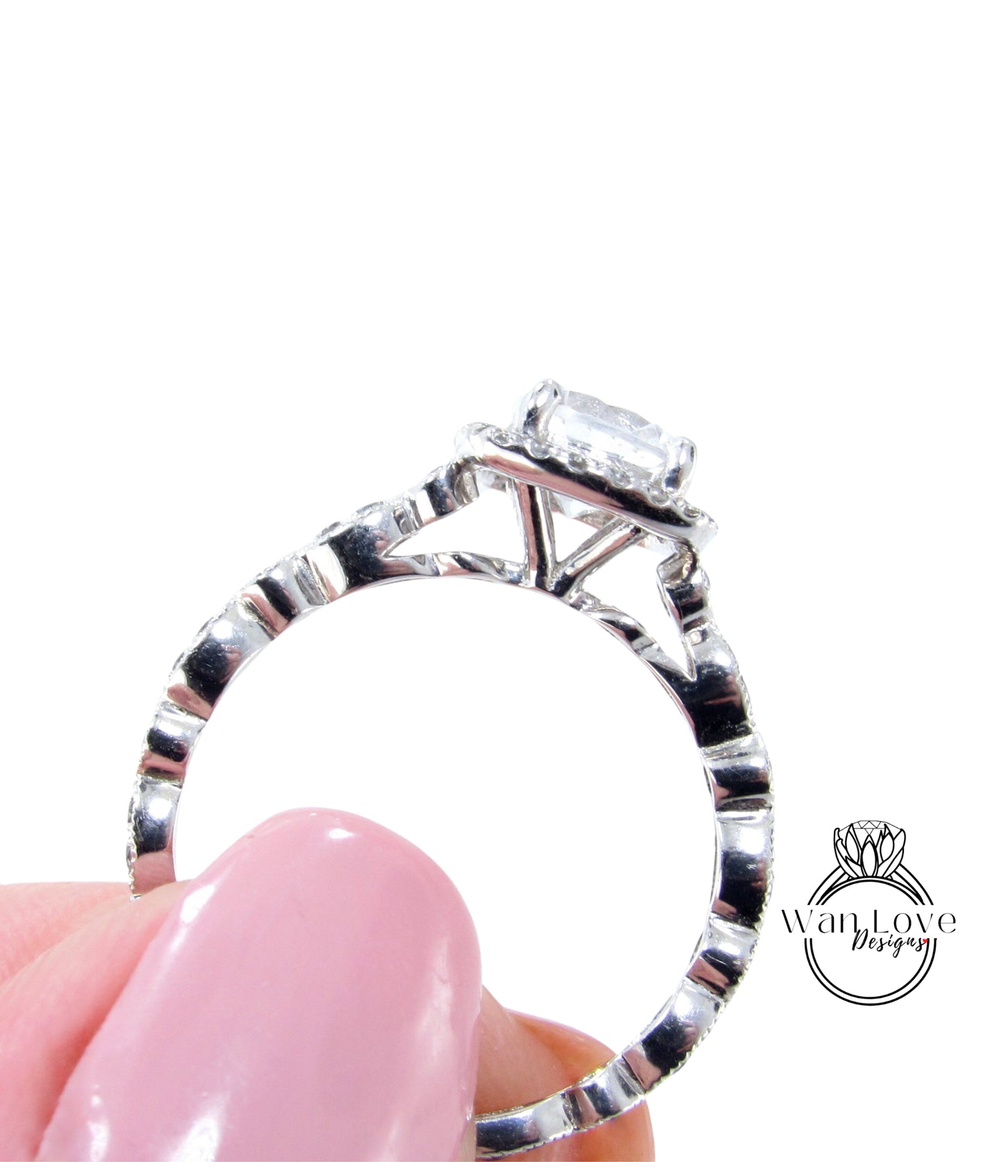 Anello di fidanzamento con zaffiro bianco, Anello con zaffiro con diamante Halo cuscino, Anello con diamante di fidanzamento con zaffiro bianco, Banda smerlata a foglia Milgrain