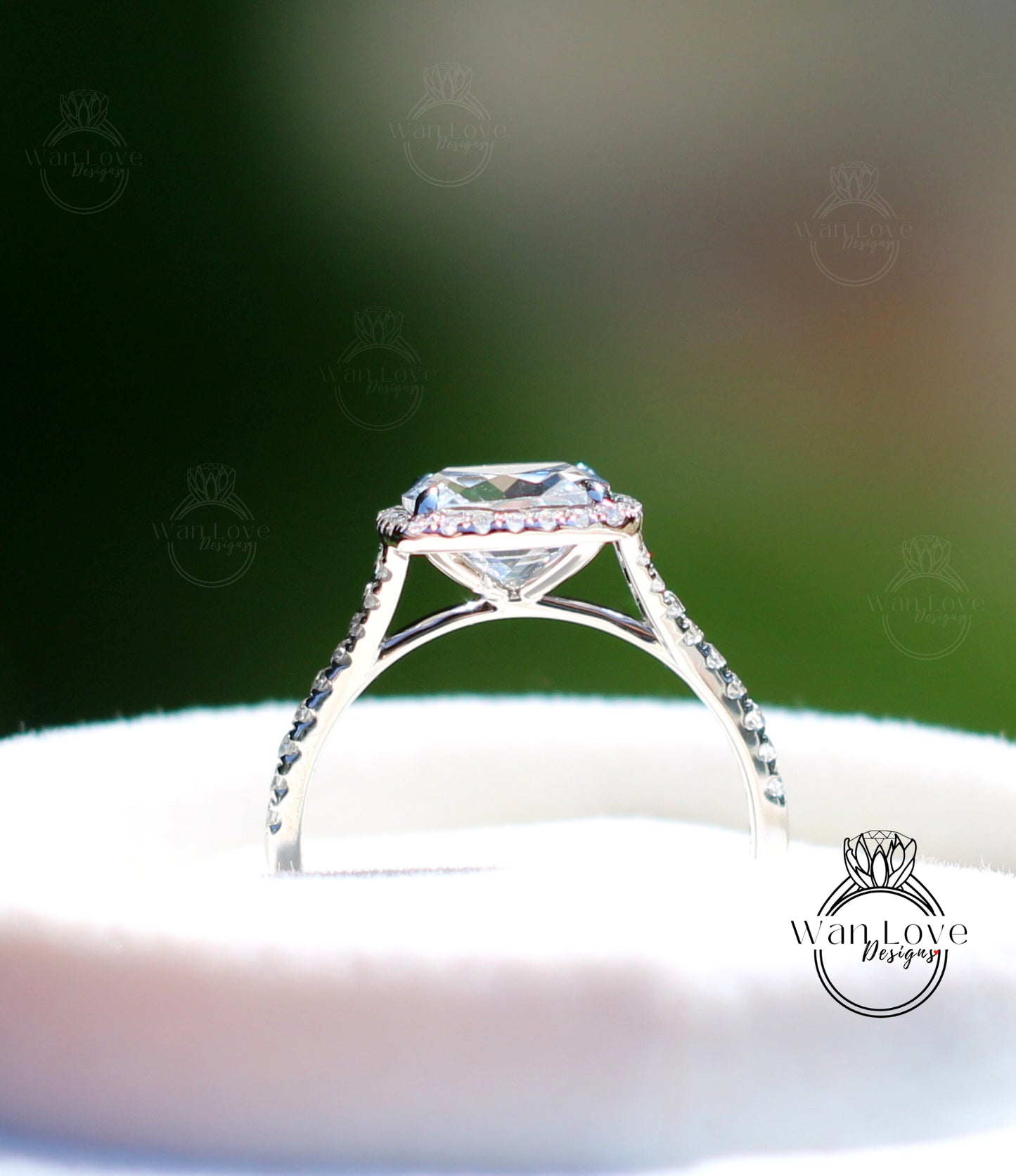 Anello di fidanzamento con zaffiro bianco, anello con alone di diamanti, cuscino in oro rosa, con diamante moissanite, anello con gambo diviso, anello art deco, anello anniversario, regalo