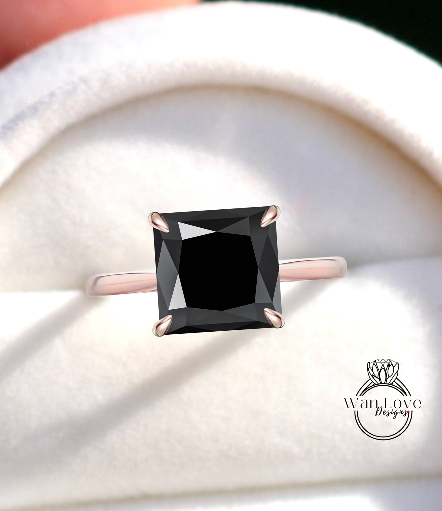 Anello di fidanzamento con spinello nero e diamante Princess Side Halo con gambo semplice, Cestino della cattedrale, Personalizzato, Quadrato, Oro 14kt 18kt, Platino, WanLoveDesigns