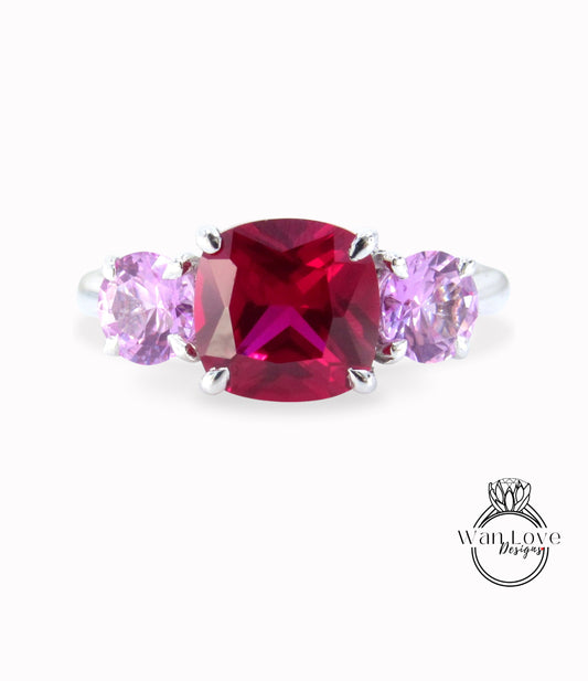 Anello di fidanzamento con taglio a cuscino vintage Anello di fidanzamento con zaffiro rosa rubino da donna Art deco Tre pietre Rotonde alternative Regalo per l'anniversario di matrimonio