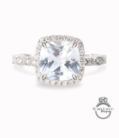 Anello di fidanzamento con zaffiro bianco, Anello con zaffiro con diamante Halo cuscino, Anello con diamante di fidanzamento con zaffiro bianco, Banda smerlata a foglia Milgrain