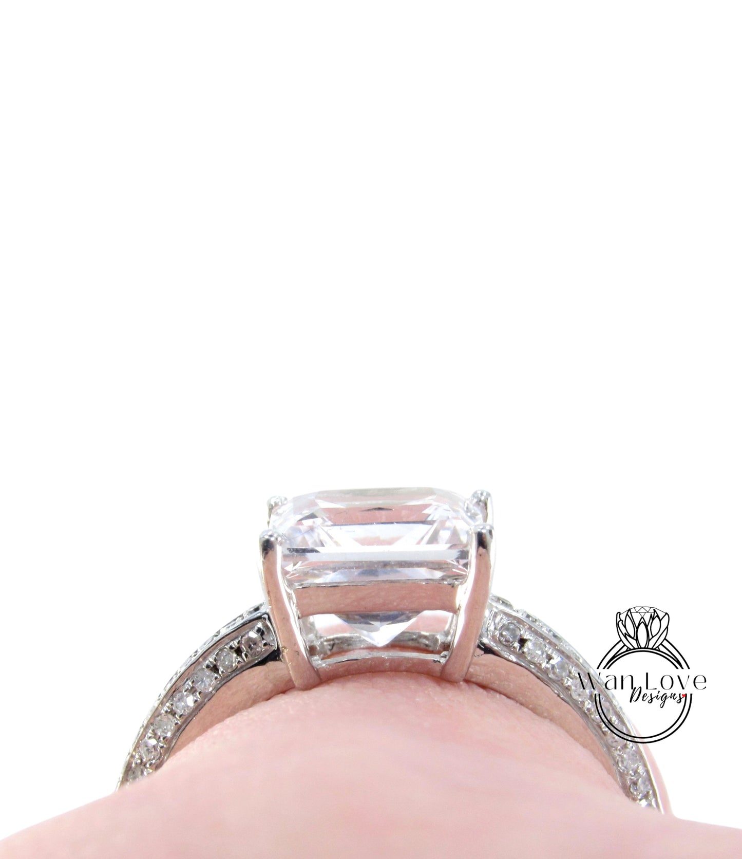 Anello di fidanzamento a fascia con gambo a 3 lati con zaffiro bianco taglio principessa-2,5 ct-7,5 mm-argento rodio-quadrato-anello di promessa di matrimonio-pronto per la spedizione