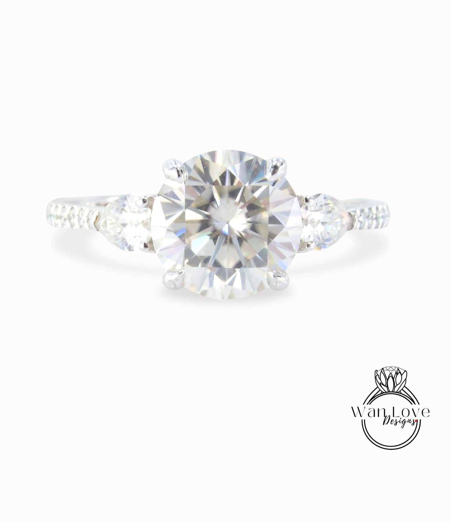 Anello di fidanzamento vintage Moissanite Anello Art Déco a taglio rotondo Anello di fidanzamento con tre gemme di diamanti Moissanite in oro bianco Anello di promessa di anniversario unico