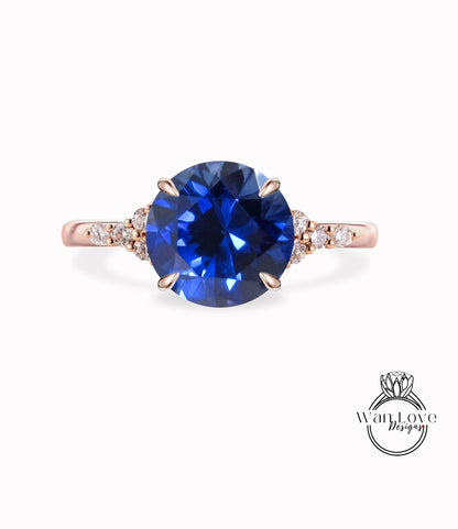 Anello di fidanzamento rotondo con zaffiro blu e diamanti a grappolo sottile e delicato con 3 pietre preziose, personalizzato, oro 14kt 18kt, platino, matrimonio, WanLoveDesigns