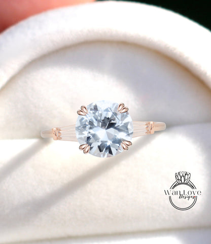 Anello di fidanzamento con zaffiro bianco Moissanite rotondo affusolato Baguette 3 gemme, matrimonio personalizzato in platino in oro rosa giallo bianco 14k 18k