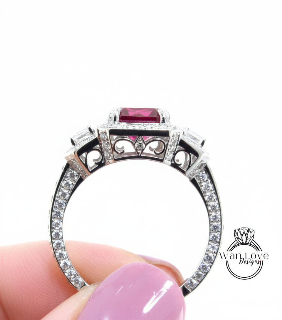 Cuscino allungato Art Déco Anello di fidanzamento con zaffiro blu Anello in oro rosa con tre pietre preziose Anello con mezzaluna e diamante Halo Anello di promessa anniversario