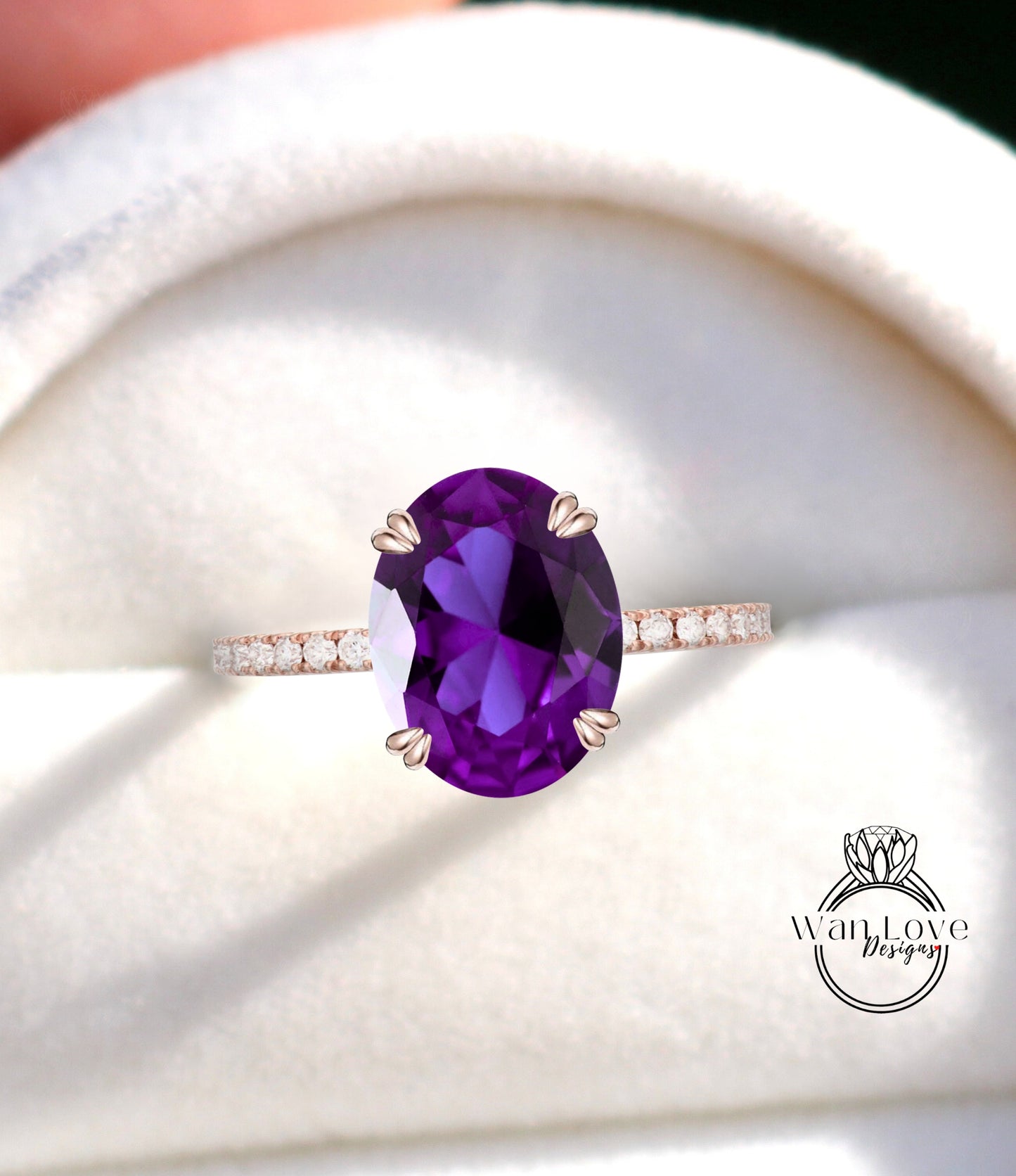 Anello di fidanzamento in stile art deco con fascia di diamanti a mezza eternità in oro rosa con zaffiro che cambia colore viola alessandrite taglio ovale