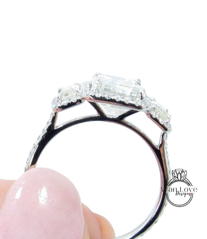 Anello baguette con zaffiro bianco e diamanti smeraldo Halo, anello di fidanzamento Art Déco, anello con pietra laterale con diamante, anello con tre pietre Halo con diamante