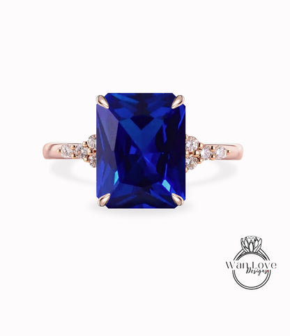 Anello di fidanzamento con zaffiro blu e diamante, Anello Halo laterale, Anello taglio smeraldo, Anello con gambo a fascia semplice, Anello personalizzato, Matrimonio o Anniversario