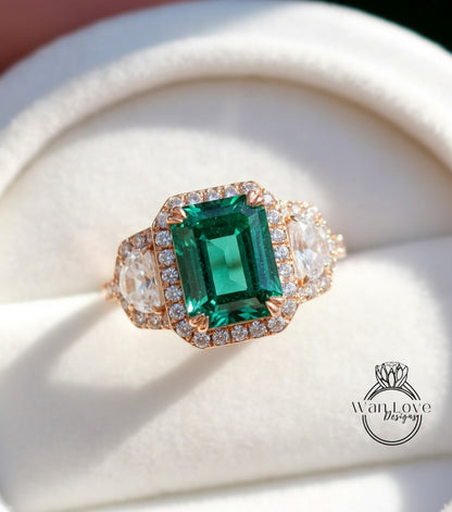 Cuscino allungato Art Déco Anello di fidanzamento con zaffiro blu Anello in oro rosa con tre pietre preziose Anello con mezzaluna e diamante Halo Anello di promessa anniversario