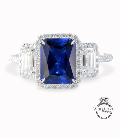 Anello baguette con zaffiro blu smeraldo e diamanti, anello di fidanzamento Art Déco, anello con pietra laterale con diamante, anello con tre pietre Halo con diamante