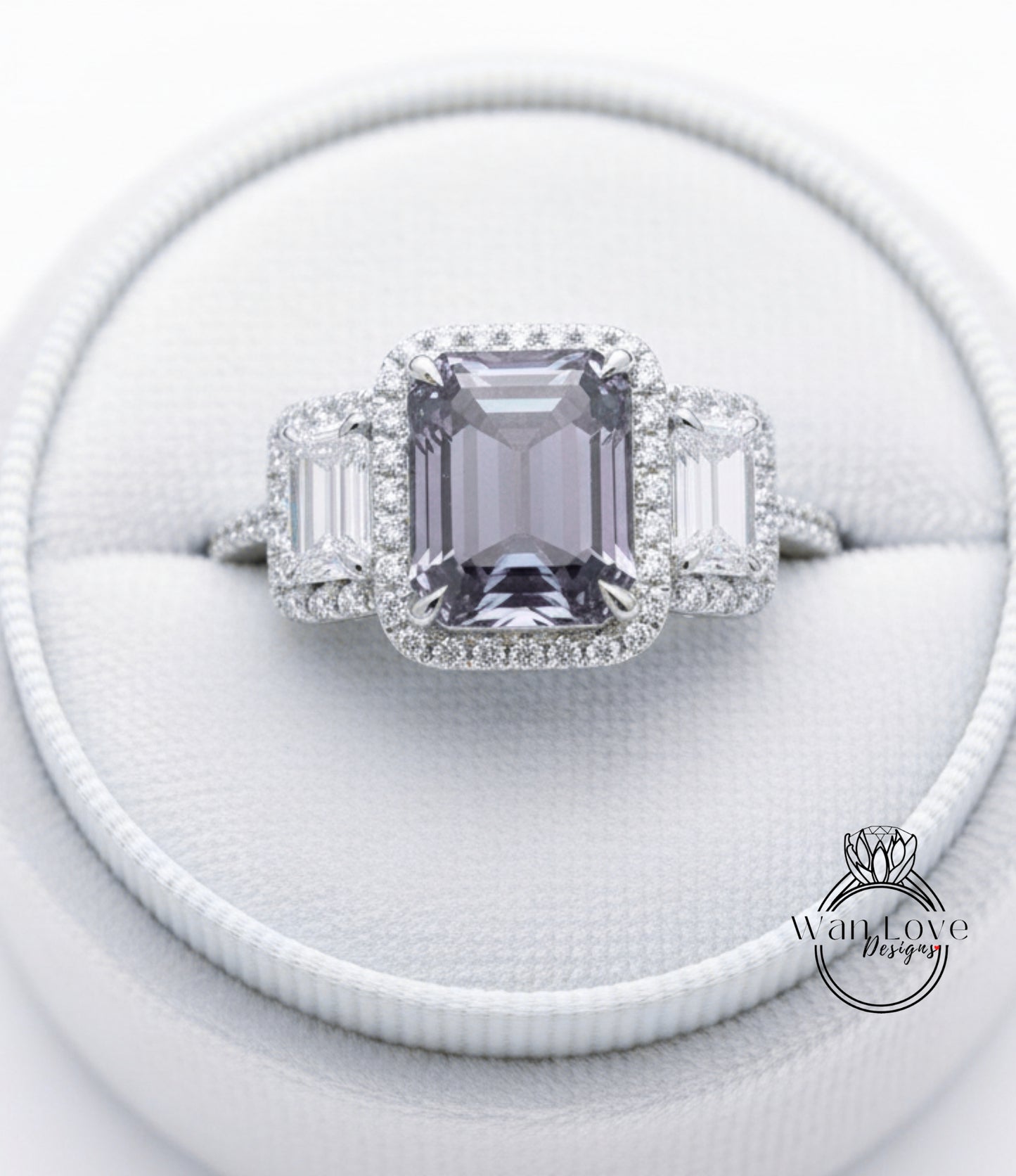 Anello Baguette con Moissanite Grigio Smeraldo Halo e Diamanti, Anello di Fidanzamento Art Déco, Anello con Pietra Laterale con Diamanti, Anello con Tre Pietre Halo con Diamanti