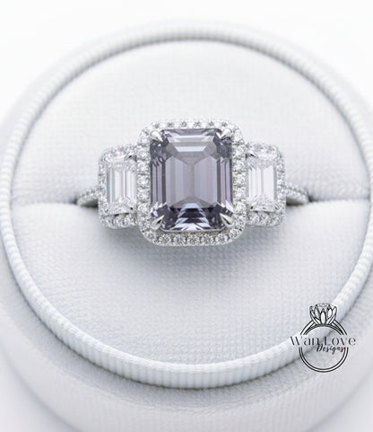 Anello Baguette con Moissanite Grigio Smeraldo Halo e Diamanti, Anello di Fidanzamento Art Déco, Anello con Pietra Laterale con Diamanti, Anello con Tre Pietre Halo con Diamanti