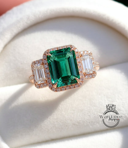 Emerald Halo Anello baguette con smeraldo e diamanti, anello di fidanzamento Art Déco, anello con pietra laterale con diamante, anello con tre pietre Halo con diamante