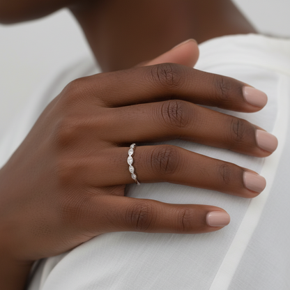 Bellissimo anello a foglia curva, fascia vintage liscia o milgrain, anello moissanite a foglia da donna, anello nuziale unico, anello a foglia Birthstone Choice