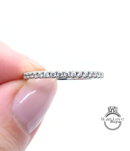 Anello nuziale con zaffiro bianco, mezza eternità, anello impilabile, anello nuziale con zaffiro, promessa di fidanzamento, anniversario, fede nuziale, regalo per lei