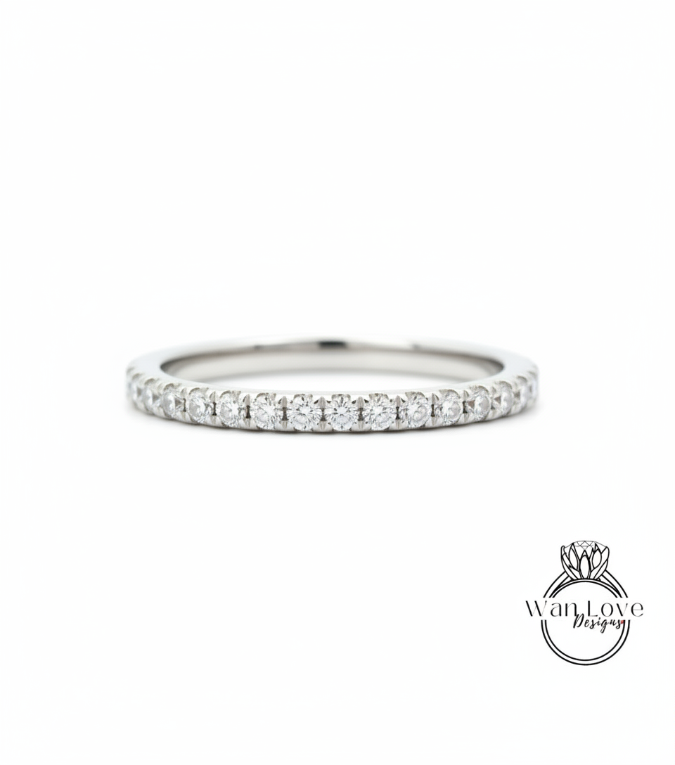 Anello nuziale con zaffiro bianco, mezza eternità, anello impilabile, anello nuziale con zaffiro, promessa di fidanzamento, anniversario, fede nuziale, regalo per lei