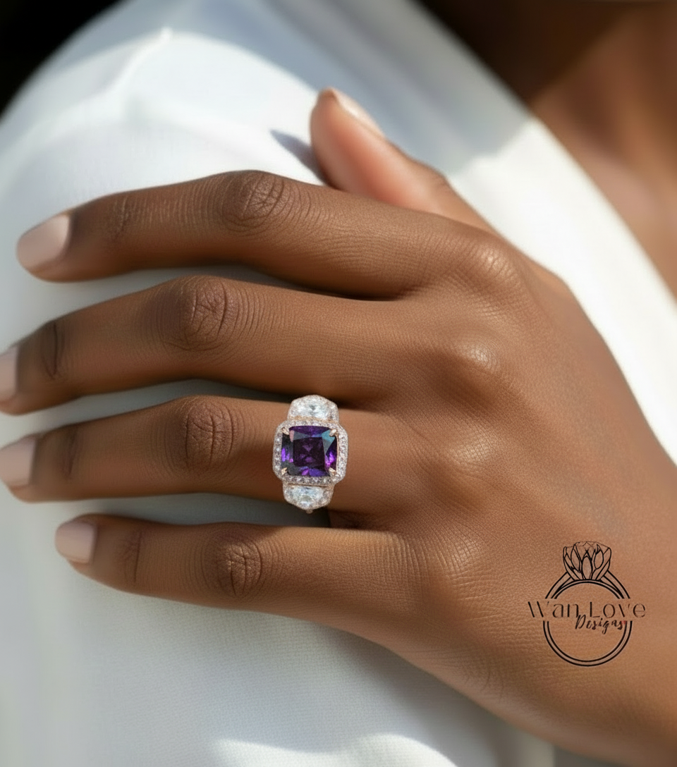 Cuscino allungato Art Déco Anello di fidanzamento con zaffiro blu Anello in oro rosa con tre pietre preziose Anello con mezzaluna e diamante Halo Anello di promessa anniversario