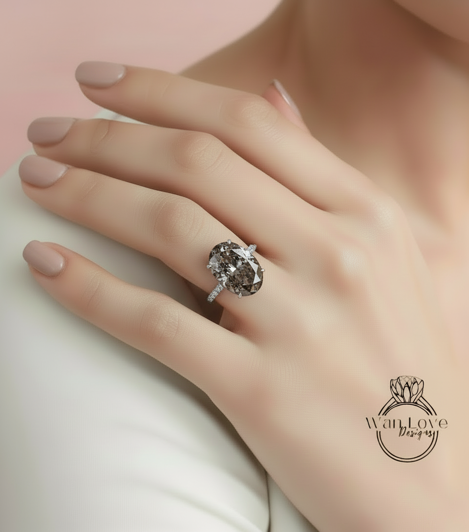 Anello di fidanzamento ovale stile celebrità personalizzato con diamanti sale e pepe Fascia di diamanti a 3 lati in oro rosa Anello unico per l'anniversario nuziale in oro massiccio