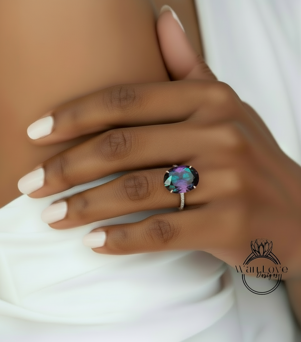 Anello di fidanzamento ovale con smeraldo Anello stile celebrità Anello con diamanti vintage Lato nascosto Halo Anello nuziale Art Deco Anniversario Regalo per lei