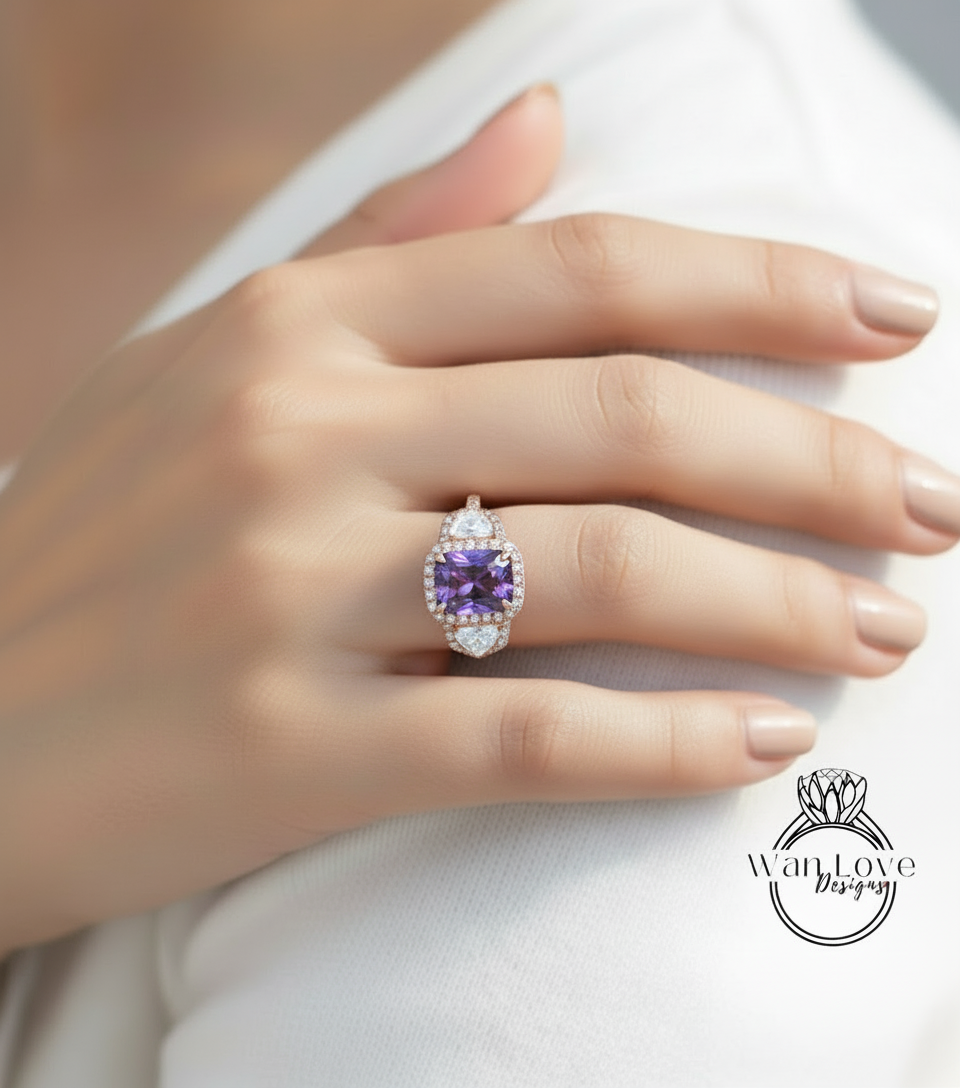 Cuscino allungato Art Déco Anello di fidanzamento con zaffiro blu Anello in oro rosa con tre pietre preziose Anello con mezzaluna e diamante Halo Anello di promessa anniversario