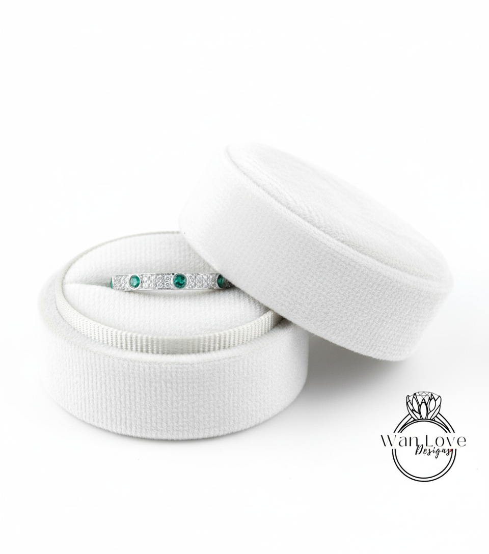 Anello con fede nuziale Moissanite verde smeraldo bianco Anello con pietra preziosa in oro bianco con castone rotondo 7 pietre preziose Anello di fidanzamento con anniversario Pronto per la spedizione