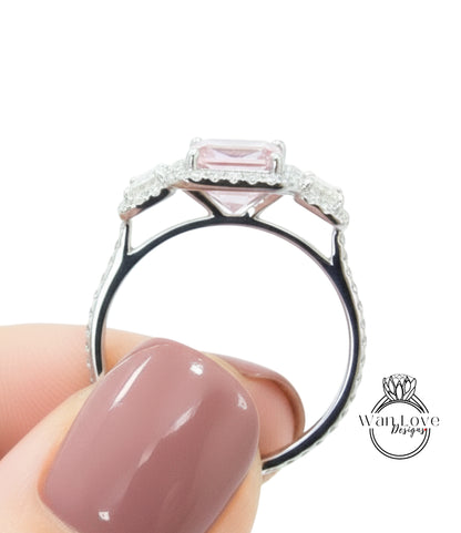 Anello di fidanzamento trapezoidale con cuscino di diamanti e zaffiri rosa chiaro Anello nuziale personalizzato, regalo per l'anniversario della donna
