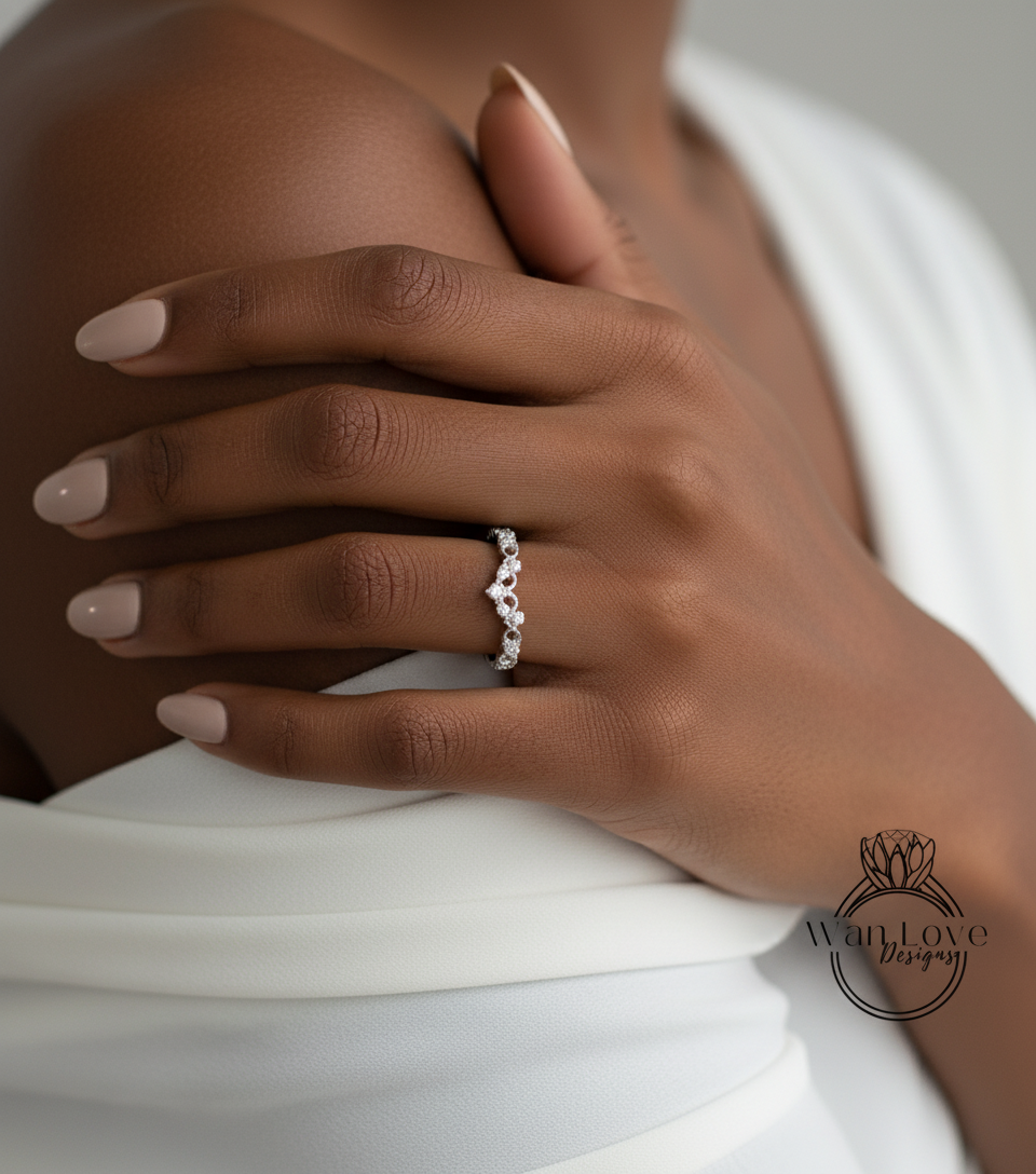 Fede nuziale vintage Milgrain in filigrana curva, anello mezza eternità, fede nuziale con diamanti, anello anniversario con pietra portafortuna antica Milgrain ricciolo
