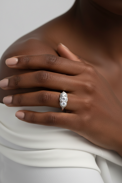 Inserzione personalizzata, anello di fidanzamento Moissanite con 3 pietre preziose Halo, rotondo, 1 ct, 6,5 mm, 4 m, 14 kt, 18 kt