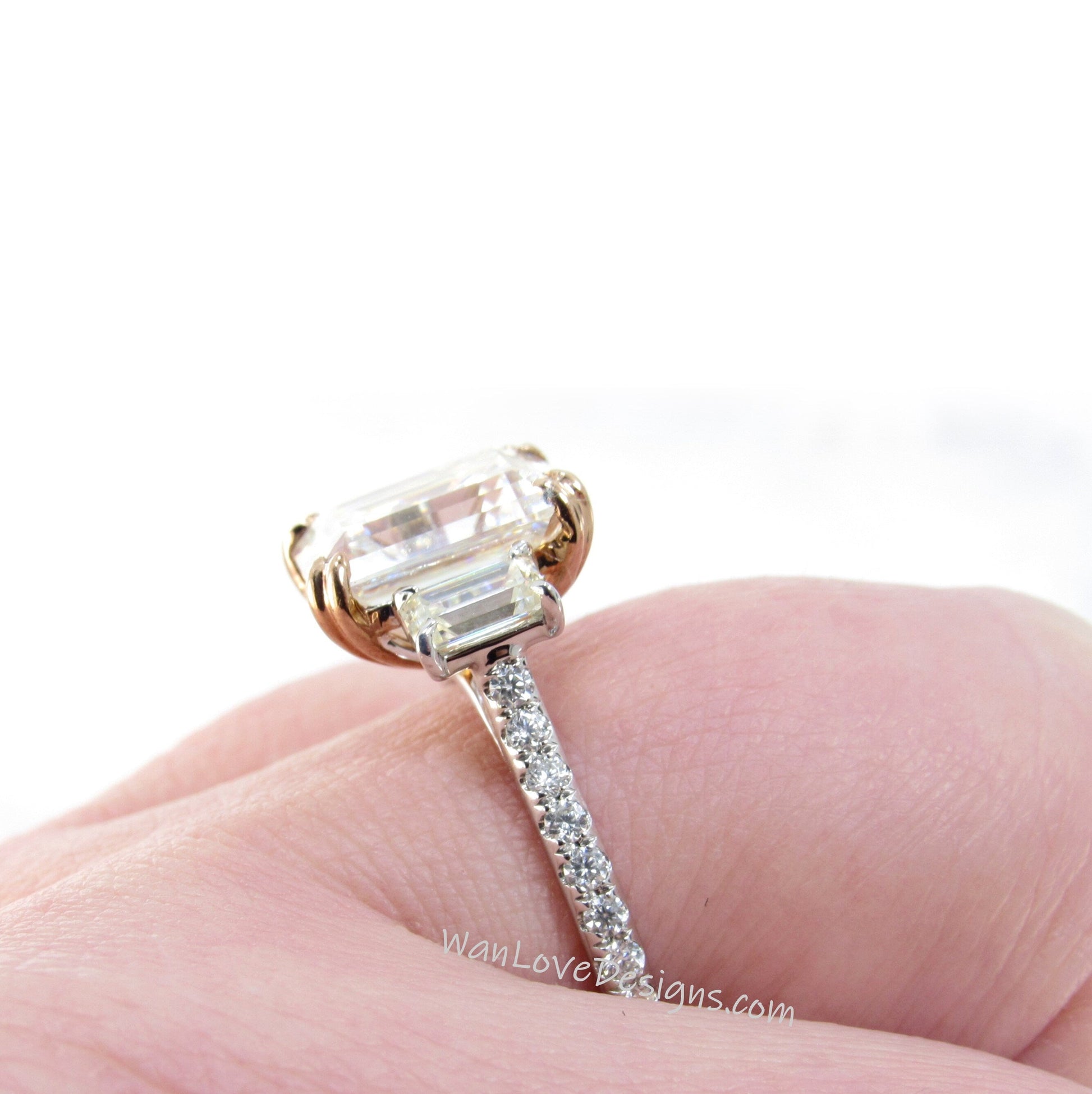 Moissanite Diamante Smeraldo Taglio Baguette Anello di fidanzamento con 3  pietre preziose 3,5 ct 10x8 mm 14k Bianco Giallo Oro rosa Platino Matrimonio  personalizzato