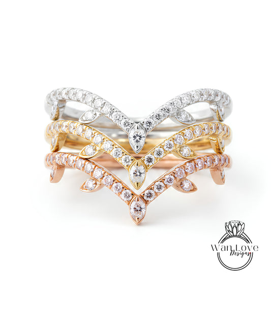Scelta della pietra portafortuna Anello impilabile curvo a foglia • Anello Chevron con V di diamanti • Anello minimalista in oro sottile • Anello nuziale con foglie delicate • Regalo per lei