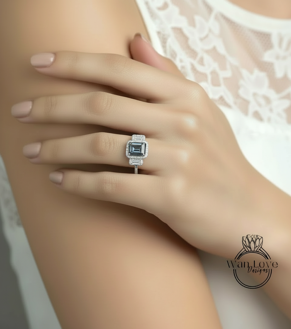 Anello Baguette con Moissanite Grigio Smeraldo Halo e Diamanti, Anello di Fidanzamento Art Déco, Anello con Pietra Laterale con Diamanti, Anello con Tre Pietre Halo con Diamanti