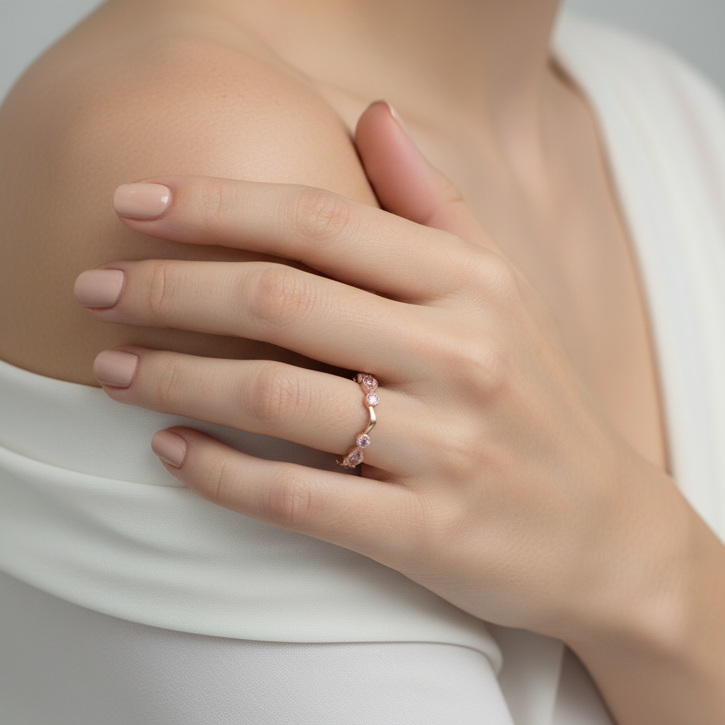 Fede nuziale con diamante Milgrain Art Deco curvo, fascia impilabile in Moissanite, fascia vintage a pera o foglia, anelli nuziali con diamanti, regalo con fascia abbinata